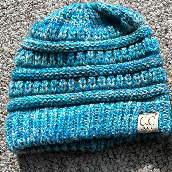 CC KIds BLue knit hat with pony tail hole - Picture 1 of 2